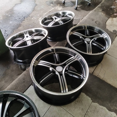 ขอบ20นิ้ว6รู ชุดนี้ลดราคาเหลือ 7900 บาท