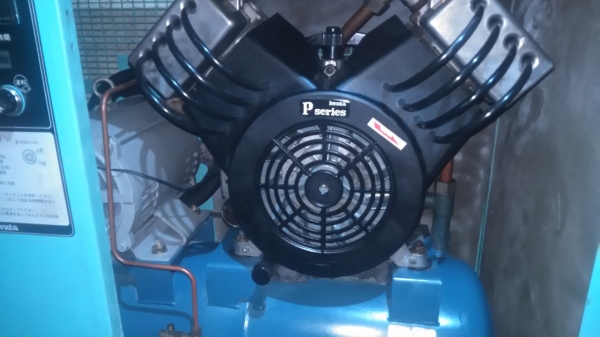 **ขายถูกๆ ปั้มลมมือสอง(เก่านอก-แห้งๆญี่ปุ่น)** IWATA COMPAC37P 5แรง แบบเก็บเสียง  ทดสอบเรียบแล้ว ทุกระบบทำงานได้ดีมากๆ ใช้งานมาน้อย นิ่งๆเงียบๆพร้อมใช้งานครับ