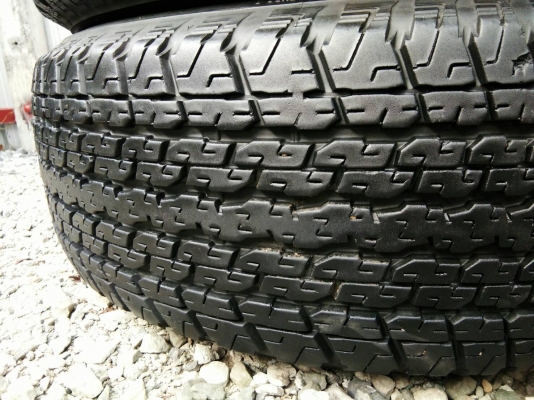 ขายยาง 255/65R17 บริดจสโตน ปี15 ดอกยางหนาเต็มสดเท่ากันไม่ร้าวไม่มีปะ สภาพ90\% ชุดละ3900 บาท