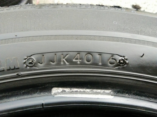 ขายยาง 215/55R17 บริดจสโตน ปลายปี16 ดอกยางเต็มสวยไม่ร้าวไม่แตกลาย สภาพ90\% ชุดละ 3900 บาท ขายยาง 215/55R17 บริดจสโตน ปลายปี16 ดอกยางเต็มสวยไม่ร้าวไม่แตกลาย สภาพ90\% ชุดละ 3900 บาท