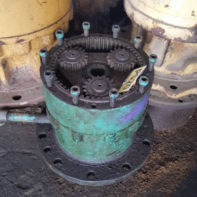 โป๊ะสวิง เกียร์สวิง KOBELCO SK 120-5 นอก 50,000 บาท