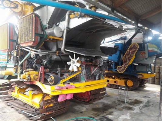 ขายรถเกี่ยว2คัน+เทนเลอร์ 1คัน