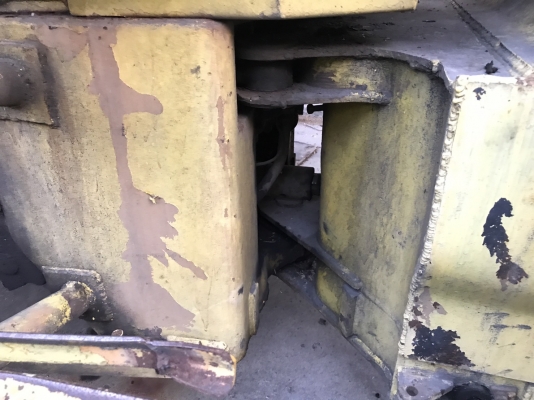 ขายรถตักล้อยาง CAT 920 รถใช้งานตักข้าว 2 เพลา ราคา.400000 ดิสเบรค ใช้งานอยู่ ตามสะภาพ ต่อแขนแล้ว เอกสารเล่มทะเบียน แจ้งจอด ม.79 สนใจโทรคุยราคากันครับที่ 081-3531946 ต่อ.บางนา lD LINE รถอยู่นครปฐม