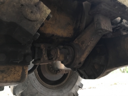 ขายรถตักล้อยาง CAT 920 รถใช้งานตักข้าว 2 เพลา ราคา.400000 ดิสเบรค ใช้งานอยู่ ตามสะภาพ ต่อแขนแล้ว เอกสารเล่มทะเบียน แจ้งจอด ม.79 สนใจโทรคุยราคากันครับที่ 081-3531946 ต่อ.บางนา lD LINE รถอยู่นครปฐม