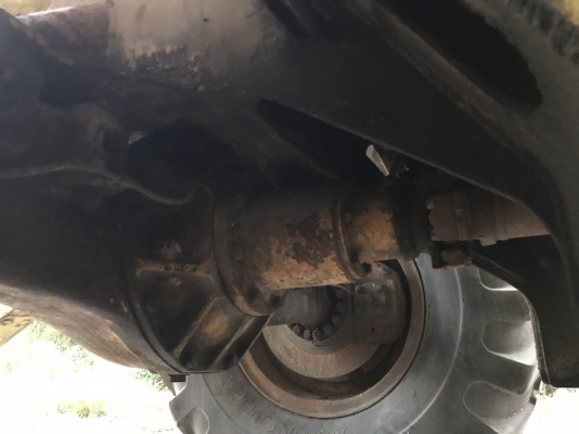 ขายรถตักล้อยาง CAT 920 รถใช้งานตักข้าว 2 เพลา ราคา.400000 ดิสเบรค ใช้งานอยู่ ตามสะภาพ ต่อแขนแล้ว เอกสารเล่มทะเบียน แจ้งจอด ม.79 สนใจโทรคุยราคากันครับที่ 081-3531946 ต่อ.บางนา lD LINE รถอยู่นครปฐม