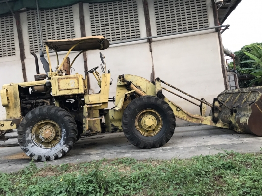 ขายรถตักล้อยาง CAT 920 รถใช้งานตักข้าว 2 เพลา ราคา.400000 ดิสเบรค ใช้งานอยู่ ตามสะภาพ ต่อแขนแล้ว เอกสารเล่มทะเบียน แจ้งจอด ม.79 สนใจโทรคุยราคากันครับที่ 081-3531946 ต่อ.บางนา lD LINE รถอยู่นครปฐม