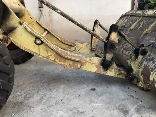 ขายรถตักล้อยาง CAT 920 รถใช้งานตักข้าว 2 เพลา ราคา.400000 ดิสเบรค ใช้งานอยู่ ตามสะภาพ ต่อแขนแล้ว เอกสารเล่มทะเบียน แจ้งจอด ม.79 สนใจโทรคุยราคากันครับที่ 081-3531946 ต่อ.บางนา lD LINE รถอยู่นครปฐม