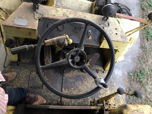 ขายรถตักล้อยาง CAT 920 รถใช้งานตักข้าว 2 เพลา ราคา.400000 ดิสเบรค ใช้งานอยู่ ตามสะภาพ ต่อแขนแล้ว เอกสารเล่มทะเบียน แจ้งจอด ม.79 สนใจโทรคุยราคากันครับที่ 081-3531946 ต่อ.บางนา lD LINE รถอยู่นครปฐม