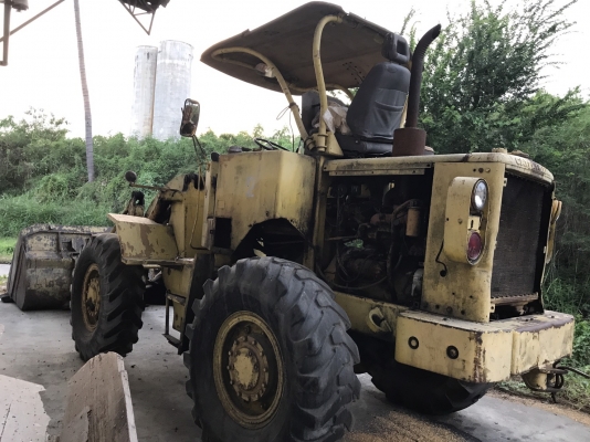 ขายรถตักล้อยาง CAT 920 รถใช้งานตักข้าว 2 เพลา ราคา.400000 ดิสเบรค ใช้งานอยู่ ตามสะภาพ ต่อแขนแล้ว เอกสารเล่มทะเบียน แจ้งจอด ม.79 สนใจโทรคุยราคากันครับที่ 081-3531946 ต่อ.บางนา lD LINE รถอยู่นครปฐม