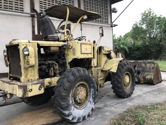 ขายรถตักล้อยาง CAT 920 รถใช้งานตักข้าว 2 เพลา ราคา.400000 ดิสเบรค ใช้งานอยู่ ตามสะภาพ ต่อแขนแล้ว เอกสารเล่มทะเบียน แจ้งจอด ม.79 สนใจโทรคุยราคากันครับที่ 081-3531946 ต่อ.บางนา lD LINE รถอยู่นครปฐม