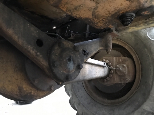 ขายรถตักล้อยาง CAT 920 รถใช้งานตักข้าว 2 เพลา ราคา.400000 ดิสเบรค ใช้งานอยู่ ตามสะภาพ ต่อแขนแล้ว เอกสารเล่มทะเบียน แจ้งจอด ม.79 สนใจโทรคุยราคากันครับที่ 081-3531946 ต่อ.บางนา lD LINE รถอยู่นครปฐม