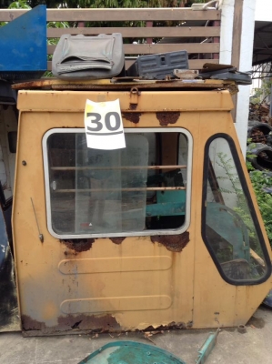 หัวเก๋ง KOMATSU PC 200-1 เก่าเซียงกง 15,000 บาท