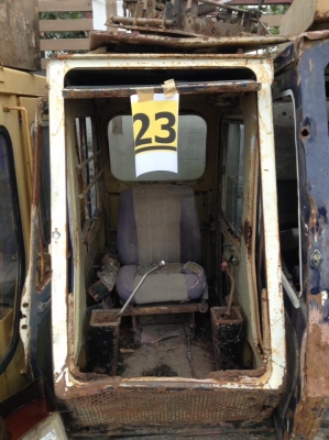 หัวเก๋ง KOMATSU PC 100-1-2 เก่าเซียงกง 15,000 บาท