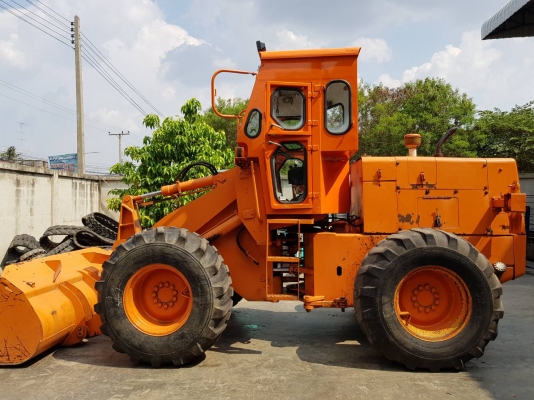 รถตัก KOMATSU 510 เครื่องยนต์KOMATSU 4D105 เก่าญี่ปุ่นรถนอกนำเข้า ไม่เคยใช้งานไทย เครื่องยต์เกียร์ทอลค์แรงดี สภาพสมบูรณ์ ชั่วโมงการใช้งาน6000'กว่าชม.บูธสลักเอวสวิงและบุ้งกี๋สภาพเดิม ของเดิมแท้ติดรถ รับรองคุณภาพ ราคา 650,000 บาท  รถสวยมีเอกสารอินวอยท์