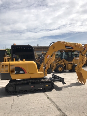 ใหม่!!ขายรถขุดดินตีนตะขาบยี่ห้อ LOVOL รุ่น FR60E สภาพสวยมากๆรถพร้อมใช้งาน