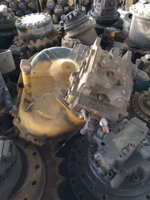 โป๊ะสวิง KOMATSU PC 200-2 เก่า รวมมอเตอร์ราคา 33,000 บาท