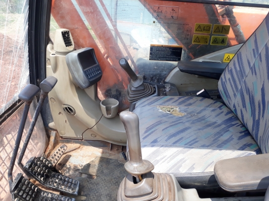 ขายZX200รถใหม่รถสวยไฟฟ้าครบเอกสารเล่มทะเบียนสีเดิมทั้งคันสวยพร้อมใช้งาน