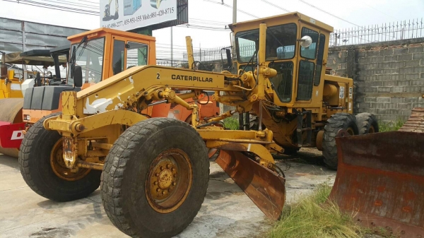 รถเกรด CATERPILLAR 12G ตัวนี้เป็นเครื่อง 140G หกสูบมีเทอร์โบ ใบมีด 14 ฟุต