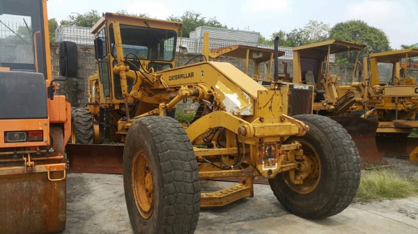 รถเกรด CATERPILLAR 12G ตัวนี้เป็นเครื่อง 140G หกสูบมีเทอร์โบ ใบมีด 14 ฟุต