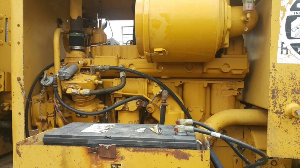 รถเกรด CATERPILLAR 12G ตัวนี้เป็นเครื่อง 140G หกสูบมีเทอร์โบ ใบมีด 14 ฟุต