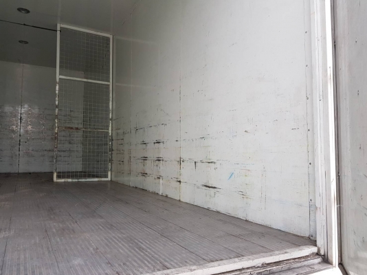 1,050,000"ขายคับหกล้อตู้อีสุ210ปี57