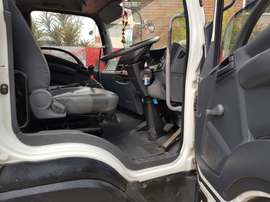 1,050,000"ขายคับหกล้อตู้อีสุ210ปี57