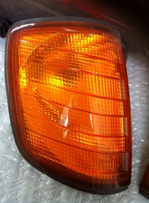 ไฟเลี้ยว benz w124 ไฟท้าย 124 แท้