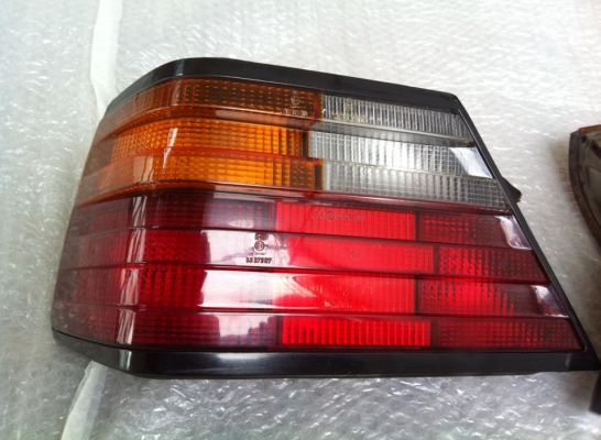 ไฟเลี้ยว benz w124 ไฟท้าย 124 แท้