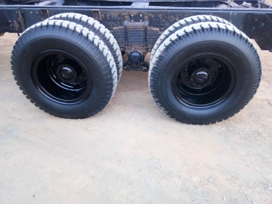 HINO MEGA 260 แรง ปี 48 สวยเดิมรถห้างแท้ 2 เพลา เครื่อง/เกียร์/เฟืองท้ายเดิม ยางใหม่ 10 เส้น มีระบบลากพ่วง ทะเบียนพร้อม