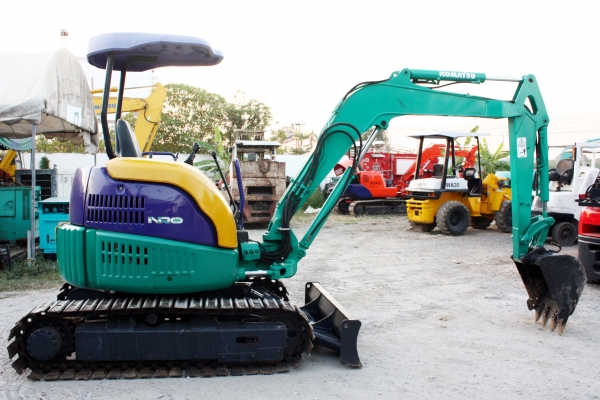 ขายรถแบคโฮ  เก่านอก ติดต่อ 086-324-1992 086-775-7900