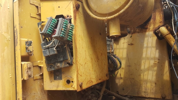 ขาย แบคโฮ CAT 320 Version 1 เอกสารเล่มทะเบียนครบ เครื่องเดิม ปั้มดี ช่วงล่างเช็คใหม่หมดพร้อมใช้งาน ราคาต่อรองได้ครับ