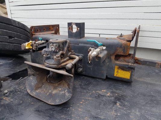 ชุดลำโพงลากพ่วงของสามมิตรพร้อมแท่น ชุดลำโพงลากพ่วงของสามมิตรพร้อมแท่น