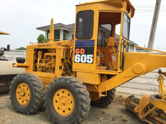 ขายรถเกรด komatsu GD 605 สภาพดี พร้อมใช้