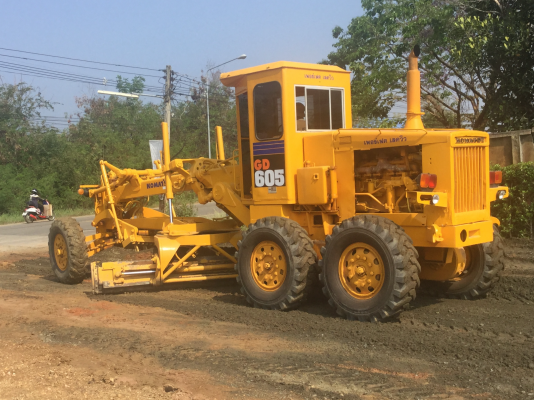 ขายรถเกรด komatsu GD 605 สภาพดี พร้อมใช้