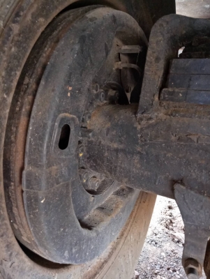 ช่วงล่างฟูโซ่สองเพลาเบรคใหญ่พร้อมคานหน้า+แหนบสวยๆยังยุในรถคับ