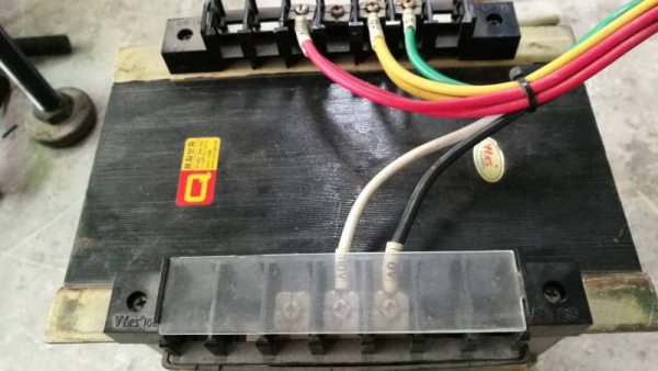 3,000 บ.ส่งถึงบ้านฟรีโทร 083-2000058 LINE ID: line832923 หม้อแปลงไฟฟ้าจาก 220 V. เป็นไฟ 100 -110 V. 3,000 บ.ส่งถึงบ้านฟรีโทร 083-2000058 LINE ID: line832923 หม้อแปลงไฟฟ้าจาก 220 V. เป็นไฟ 100 -110 V.