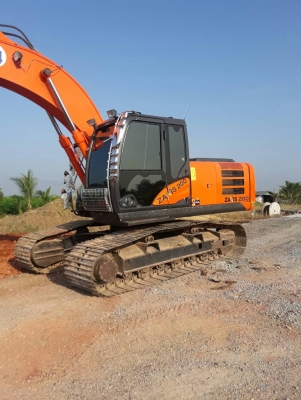 ขายรถแบ็คโฮ HITACHI ZX200-5G ปี 2013 ใช้งานเพียง 5 พันชั่วโมง สภาพนางฟ้า