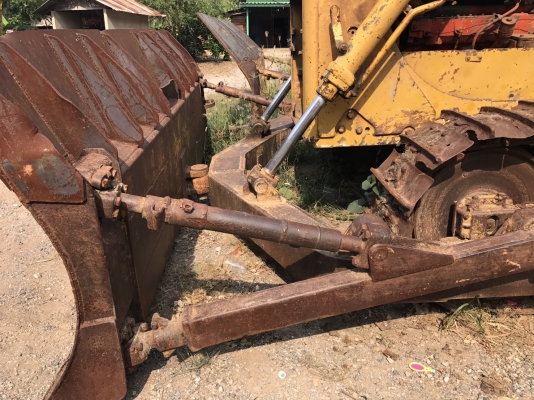 ขายรถแทรกเตอร์ แพ็คคู่ CAT D6C และ CAT D7F ราคา.750000 ตีนไก่ เกียร์ท๊อก มีลิปเปอร์หลัง รถสวย ช่วงล้างเต็ม เฟรมสวย เครื่องแน้น ปั้มแรง รถพร้อมใช้งานทั้ง 2 คัน สนใจนัดลองรถได้ที่.081-3531946 ต่อ.บางนา &amp; ID LINE รถอยู่ จ.กาณจนบุรี