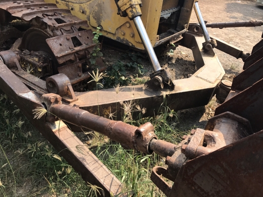 ขายรถแทรกเตอร์ แพ็คคู่ CAT D6C และ CAT D7F ราคา.750000 ตีนไก่ เกียร์ท๊อก มีลิปเปอร์หลัง รถสวย ช่วงล้างเต็ม เฟรมสวย เครื่องแน้น ปั้มแรง รถพร้อมใช้งานทั้ง 2 คัน สนใจนัดลองรถได้ที่.081-3531946 ต่อ.บางนา &amp; ID LINE รถอยู่ จ.กาณจนบุรี