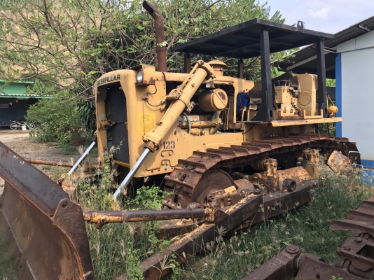 ขายรถแทรกเตอร์ แพ็คคู่ CAT D6C และ CAT D7F ราคา.750000 ตีนไก่ เกียร์ท๊อก มีลิปเปอร์หลัง รถสวย ช่วงล้างเต็ม เฟรมสวย เครื่องแน้น ปั้มแรง รถพร้อมใช้งานทั้ง 2 คัน สนใจนัดลองรถได้ที่.081-3531946 ต่อ.บางนา &amp; ID LINE รถอยู่ จ.กาณจนบุรี