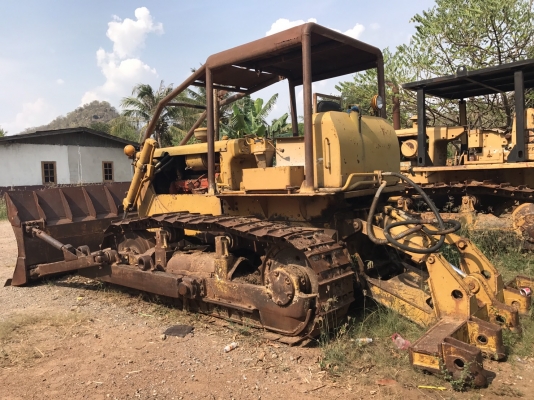 ขายรถแทรกเตอร์ แพ็คคู่ CAT D6C และ CAT D7F ราคา.750000 ตีนไก่ เกียร์ท๊อก มีลิปเปอร์หลัง รถสวย ช่วงล้างเต็ม เฟรมสวย เครื่องแน้น ปั้มแรง รถพร้อมใช้งานทั้ง 2 คัน สนใจนัดลองรถได้ที่.081-3531946 ต่อ.บางนา &amp; ID LINE รถอยู่ จ.กาณจนบุรี