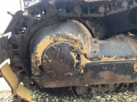 ขายรถแทรกเตอร์ แพ็คคู่ CAT D6C และ CAT D7F ราคา.750000 ตีนไก่ เกียร์ท๊อก มีลิปเปอร์หลัง รถสวย ช่วงล้างเต็ม เฟรมสวย เครื่องแน้น ปั้มแรง รถพร้อมใช้งานทั้ง 2 คัน สนใจนัดลองรถได้ที่.081-3531946 ต่อ.บางนา &amp; ID LINE รถอยู่ จ.กาณจนบุรี