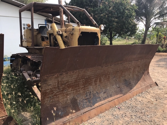 ขายรถแทรกเตอร์ แพ็คคู่ CAT D6C และ CAT D7F ราคา.750000 ตีนไก่ เกียร์ท๊อก มีลิปเปอร์หลัง รถสวย ช่วงล้างเต็ม เฟรมสวย เครื่องแน้น ปั้มแรง รถพร้อมใช้งานทั้ง 2 คัน สนใจนัดลองรถได้ที่.081-3531946 ต่อ.บางนา &amp; ID LINE รถอยู่ จ.กาณจนบุรี