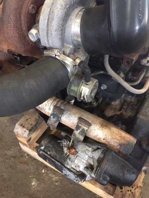 เครื่องยนตร์อีซูสุ4BD turbo วางแบ๊คโฮหลายรุ่นเก่านอก