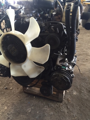 เครื่องยนตร์อีซูสุ4BD turbo วางแบ๊คโฮหลายรุ่นเก่านอก