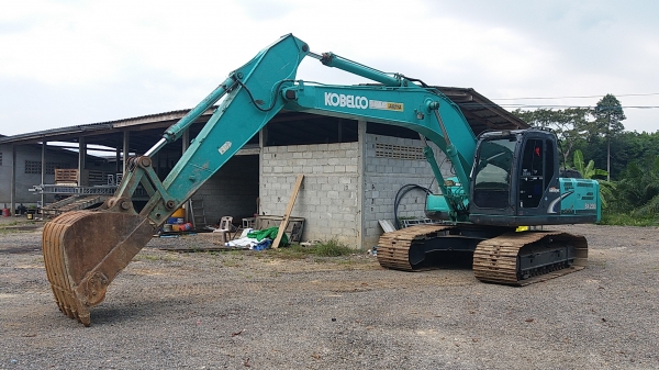 ขาย 1,850,000 KOBELCO sk 200-8 super X 8,400 ชม. เครื่องดี ปั้มแรง เอวแน่น ช่วงล่างสวย สีไม่สวยเอกสารแจ้งจำหน่าย รถสวยพร้อมใช้ รถอยู่ เพชรบุรี 090-772-3710 090-772-3708