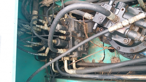 ขาย 1,850,000 KOBELCO sk 200-8 super X 8,400 ชม. เครื่องดี ปั้มแรง เอวแน่น ช่วงล่างสวย สีไม่สวยเอกสารแจ้งจำหน่าย รถสวยพร้อมใช้ รถอยู่ เพชรบุรี 090-772-3710 090-772-3708