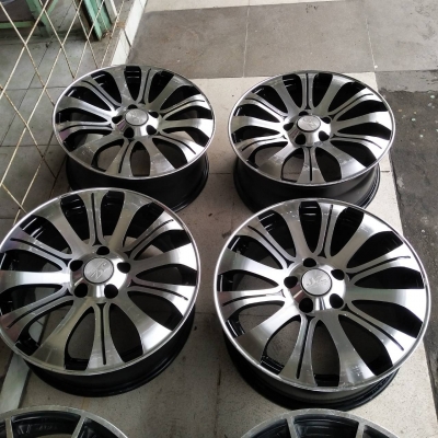 ขอบ17นิ้ว5รู114 ชุดนี้ราคา 5900 บาท