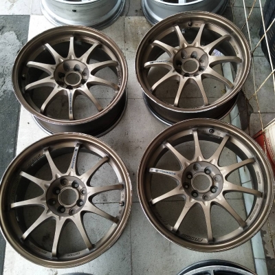 ขอบ17นิ้ว4รู100 ชุดนี้สมบูรณ์พร้อมใช้ ราคา 4300 บาท