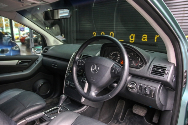 ขาย Benz A170 Avantgarde ปี2005 สีฟ้าน้ำทะเล ขาย Benz A170 Avantgarde ปี2005 สีฟ้าน้ำทะเล